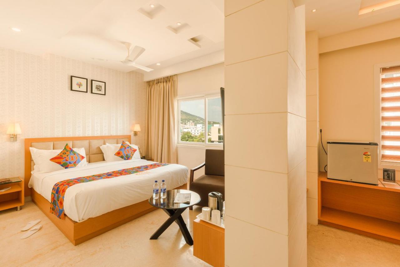 Kvr Capitol Suites Vijayawāda Εξωτερικό φωτογραφία